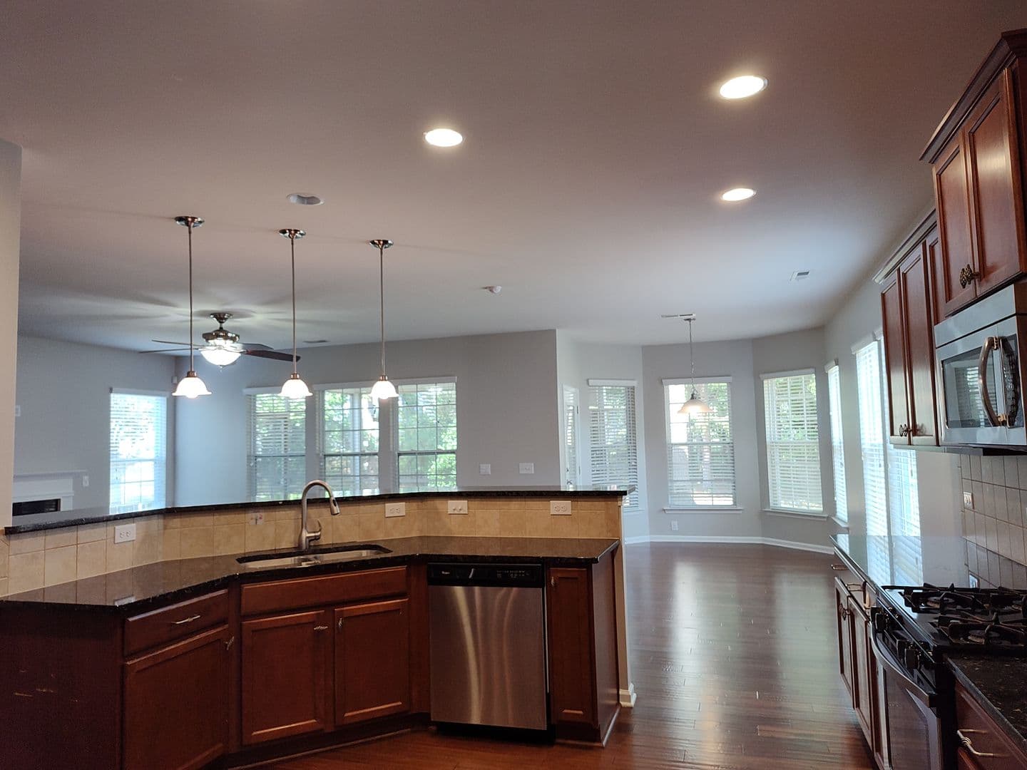 Charlotte House: 8611 Burnside Ln