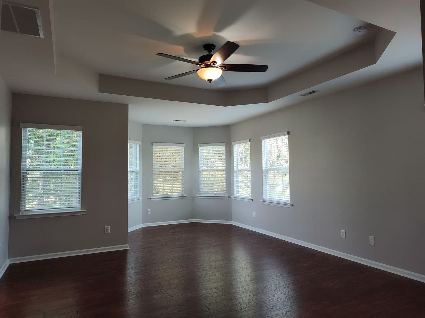 Charlotte House: 8611 Burnside Ln