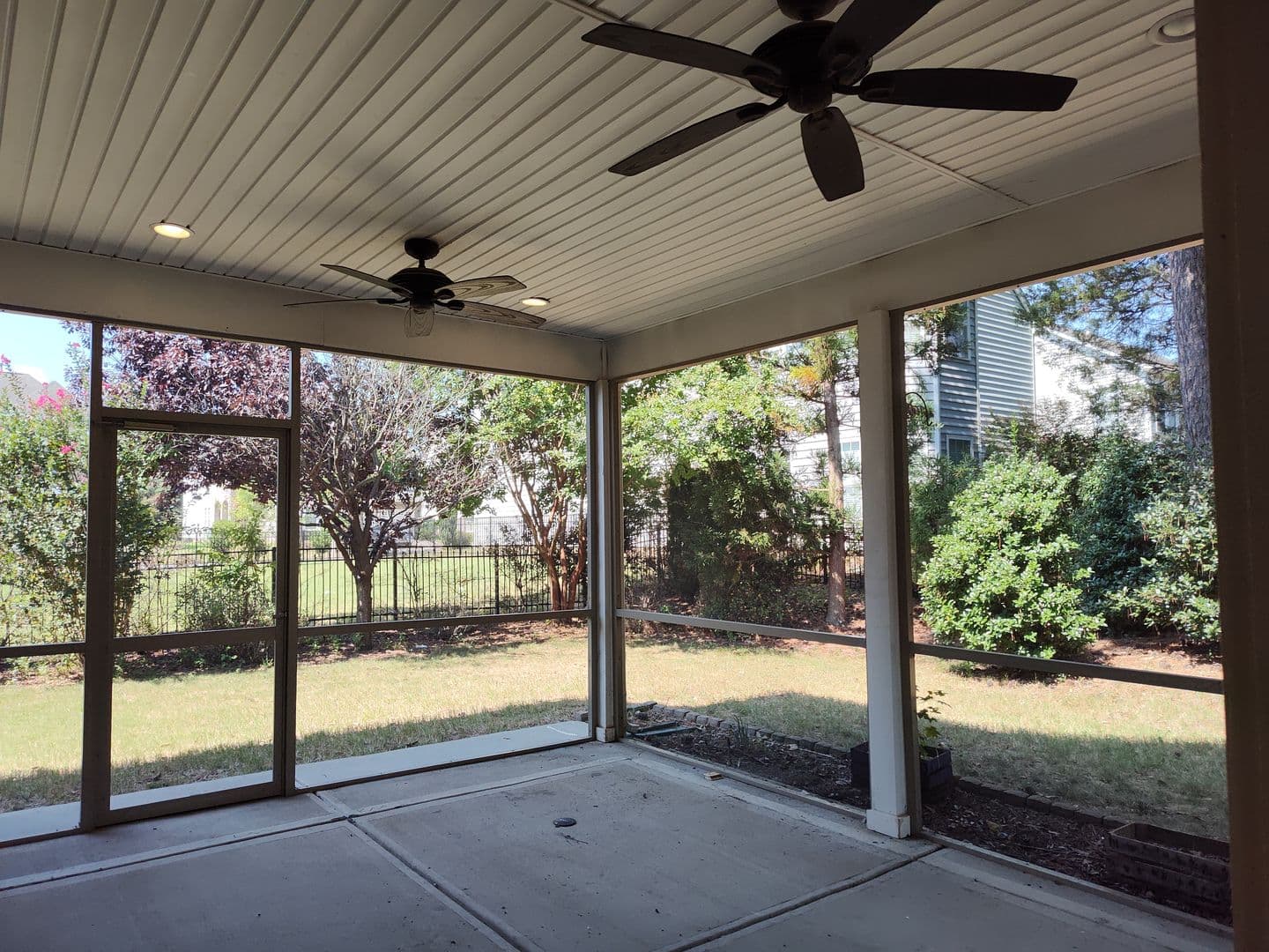 Charlotte House: 8611 Burnside Ln