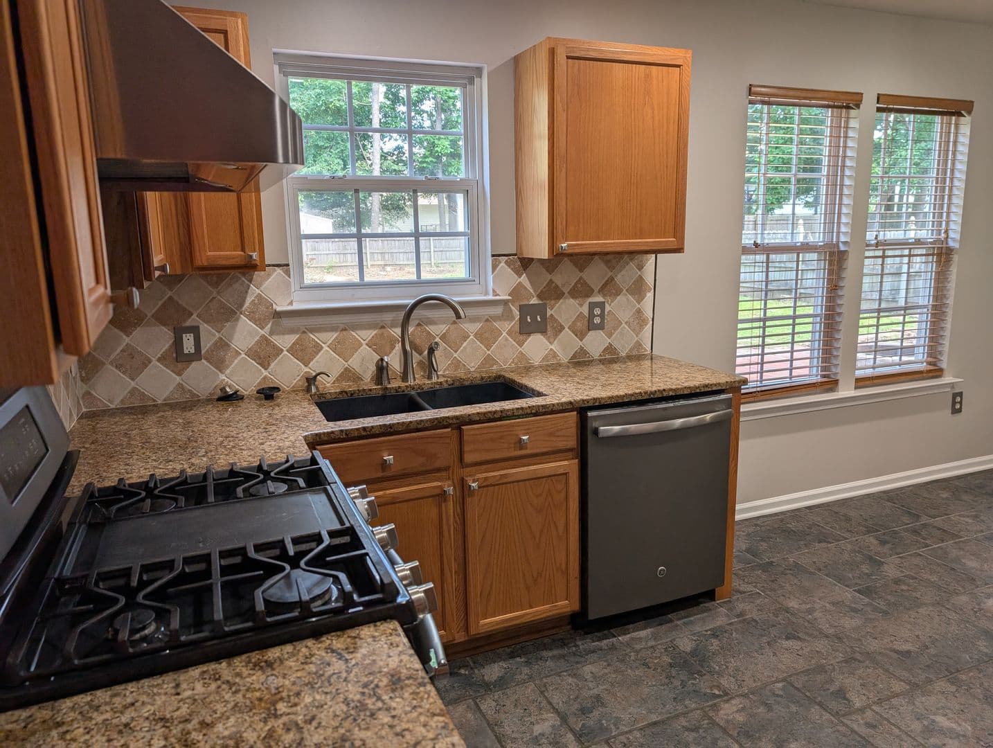 Charlotte House: 9935 Redbud Tree CT