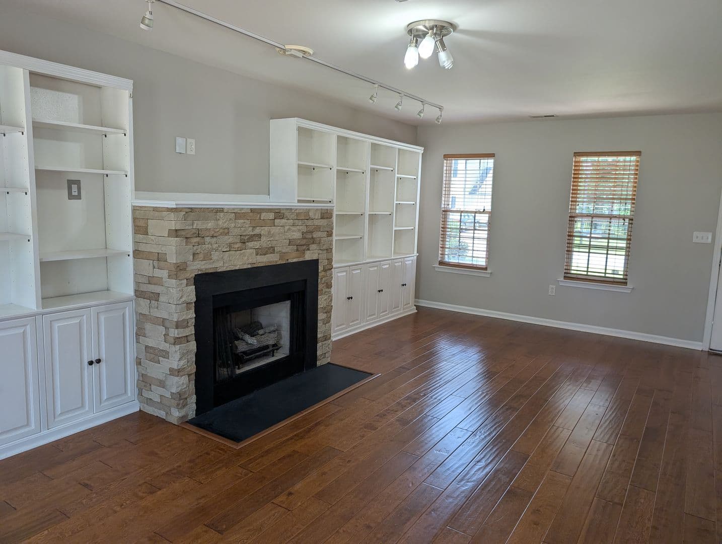 Charlotte House: 9935 Redbud Tree CT