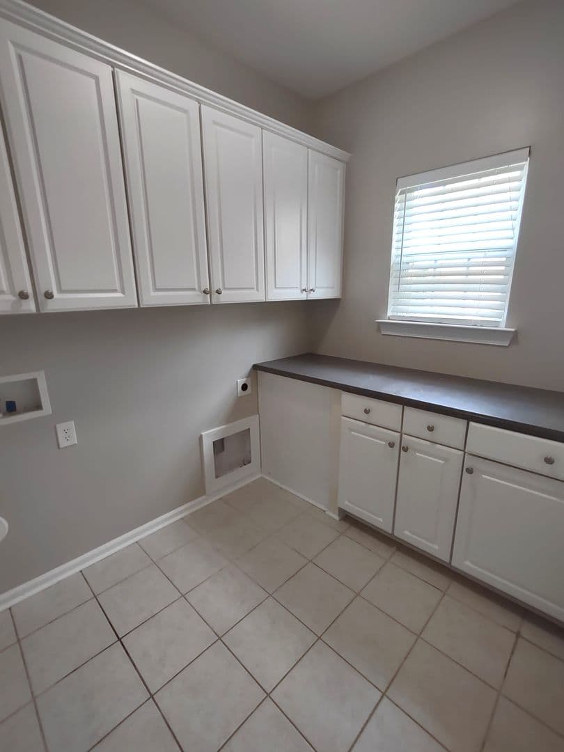 Charlotte House: 10114 Whiteburn Ct