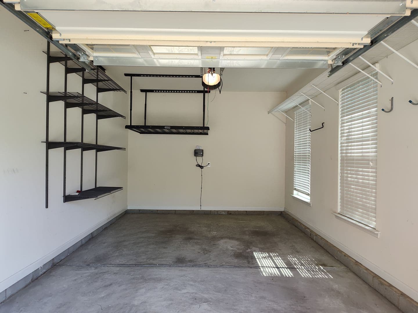Charlotte House: 8611 Burnside Ln