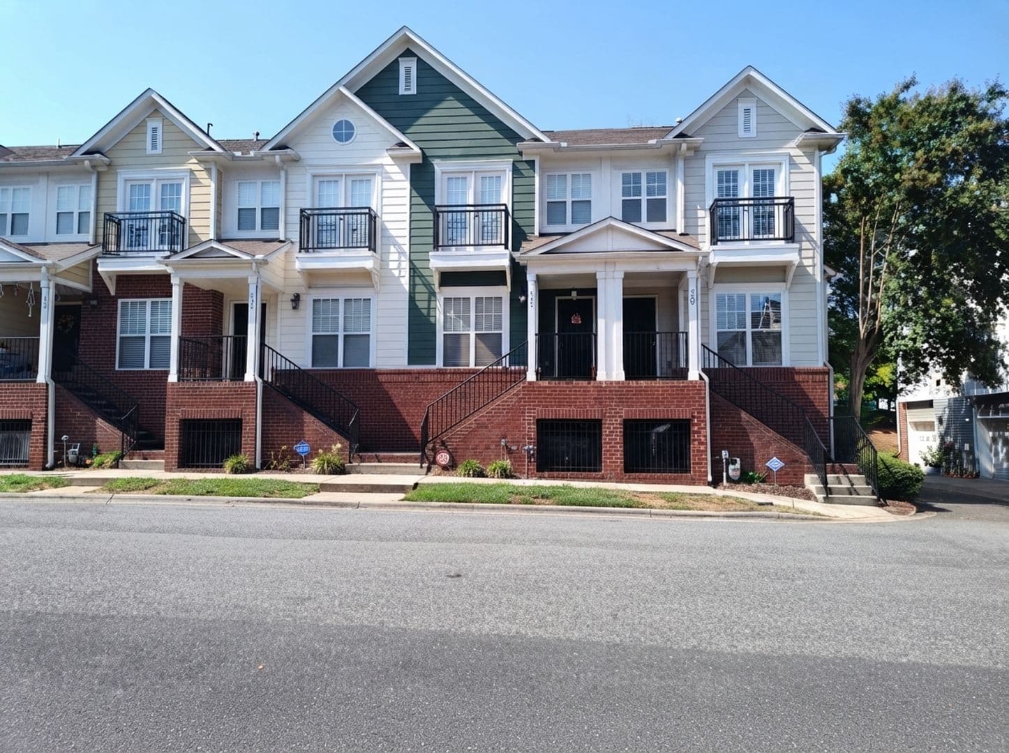 Belmont Townhome: 500 Village Park Drive