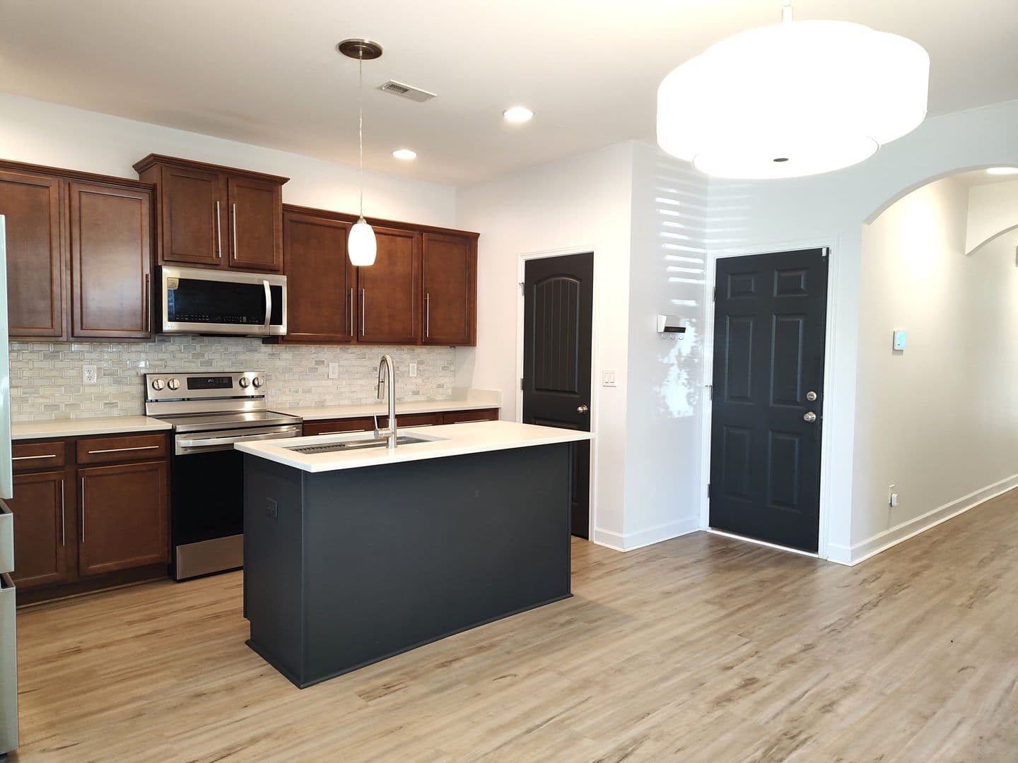 Charlotte House: 605 Lumber Ln