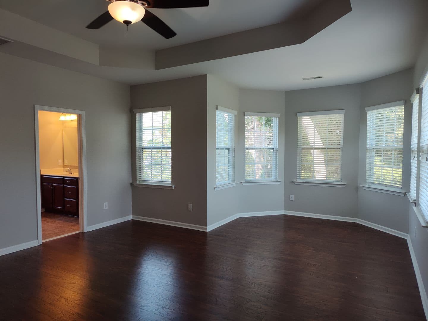 Charlotte House: 8611 Burnside Ln