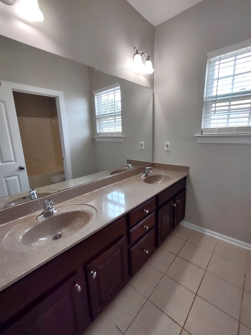 Charlotte House: 10114 Whiteburn Ct