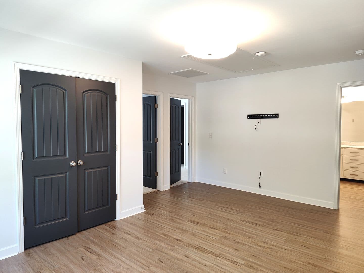Charlotte House: 605 Lumber Ln