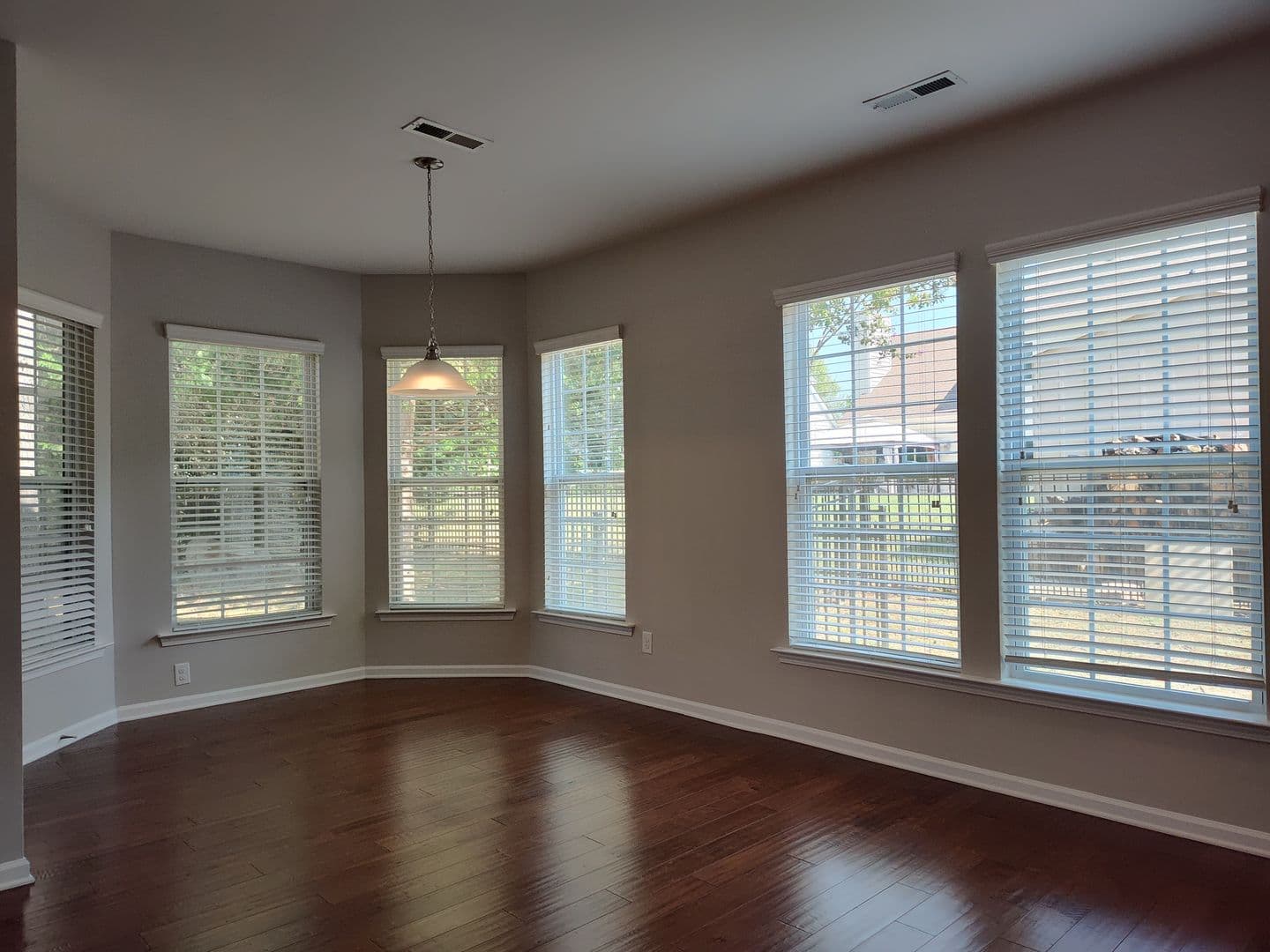 Charlotte House: 8611 Burnside Ln