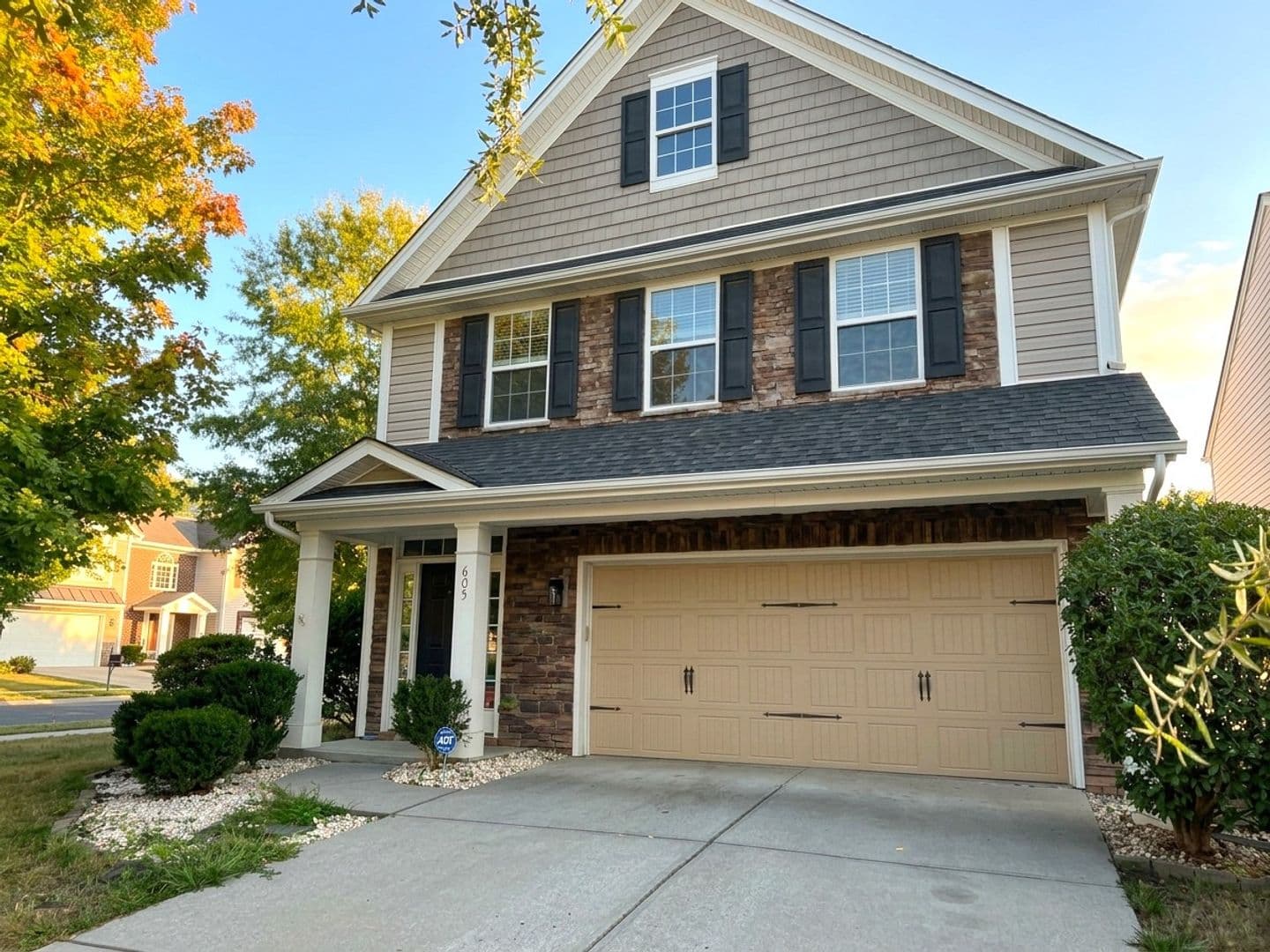 Charlotte House: 605 Lumber Ln