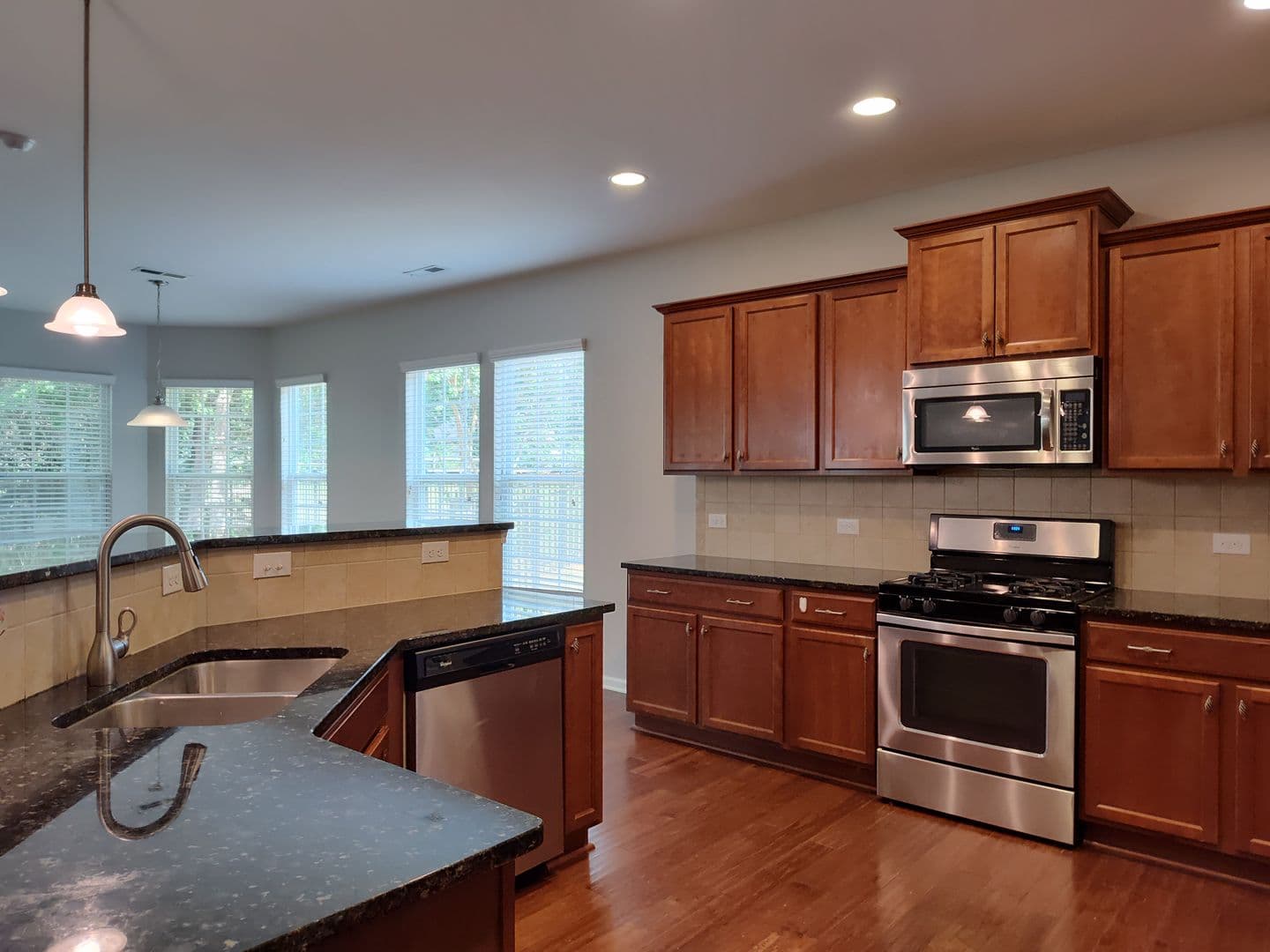 Charlotte House: 8611 Burnside Ln
