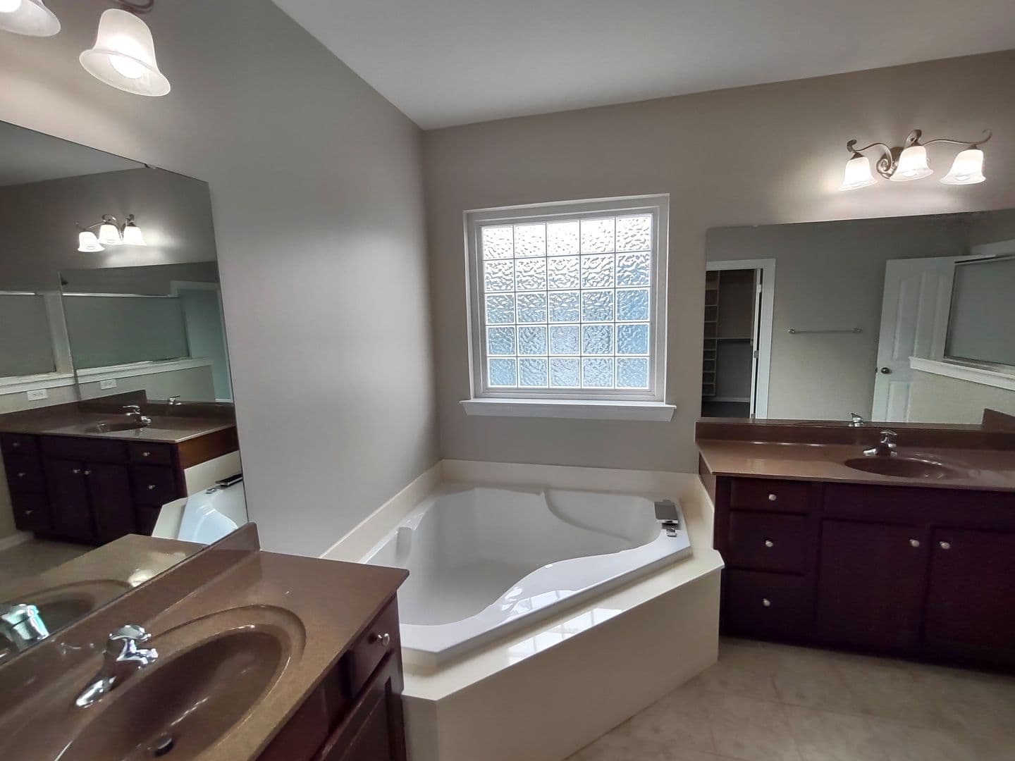 Charlotte House: 10114 Whiteburn Ct