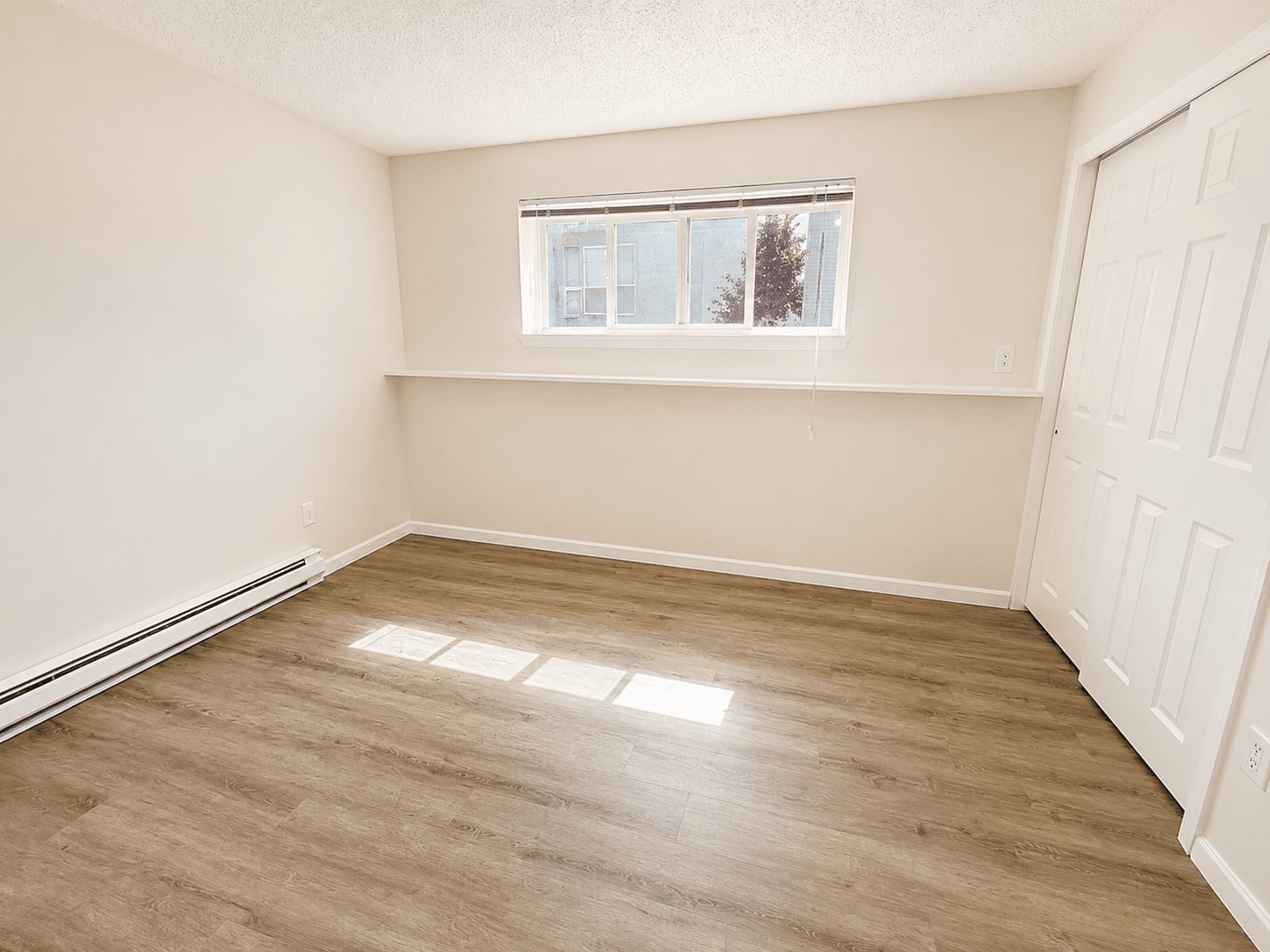 Cheney Apartment: 1122 Oakland St  #A