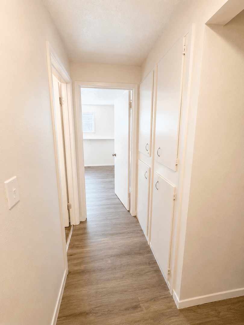 Cheney Apartment: 1122 Oakland St  #A