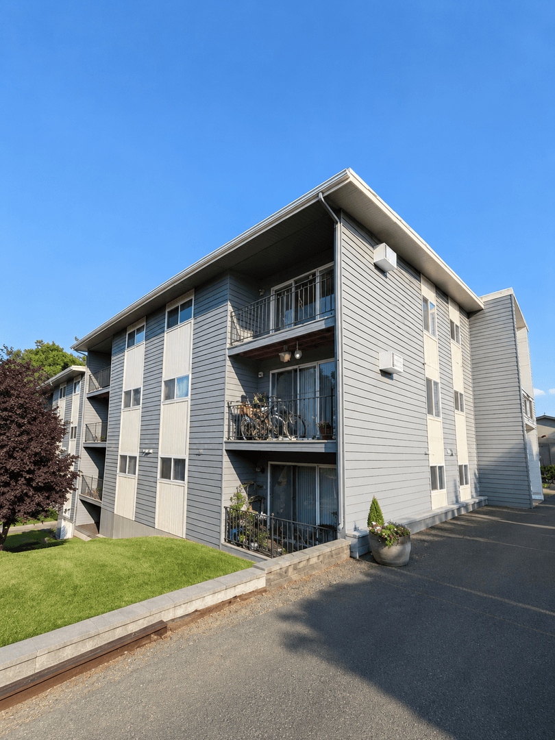 Cheney Apartment: 1122 Oakland St  #B