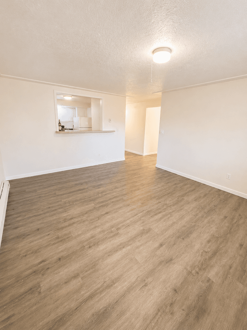 Cheney Apartment: 1122 Oakland St  #B