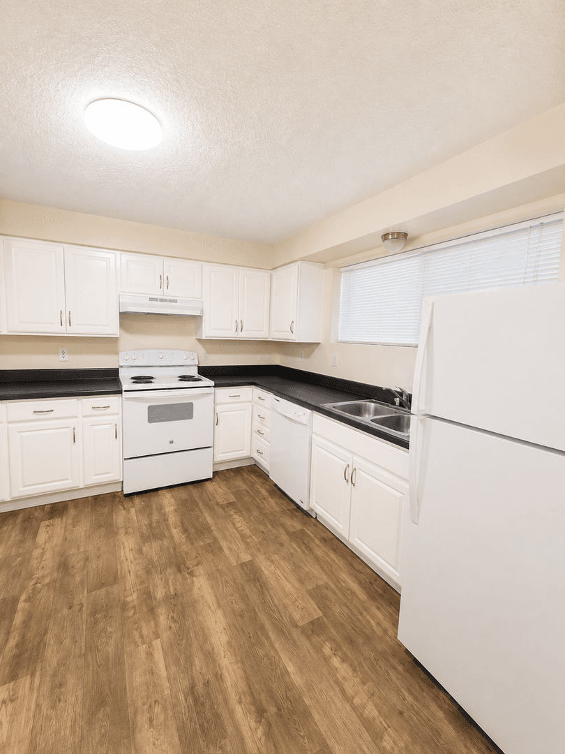 Cheney Apartment: 1122 Oakland St  #A