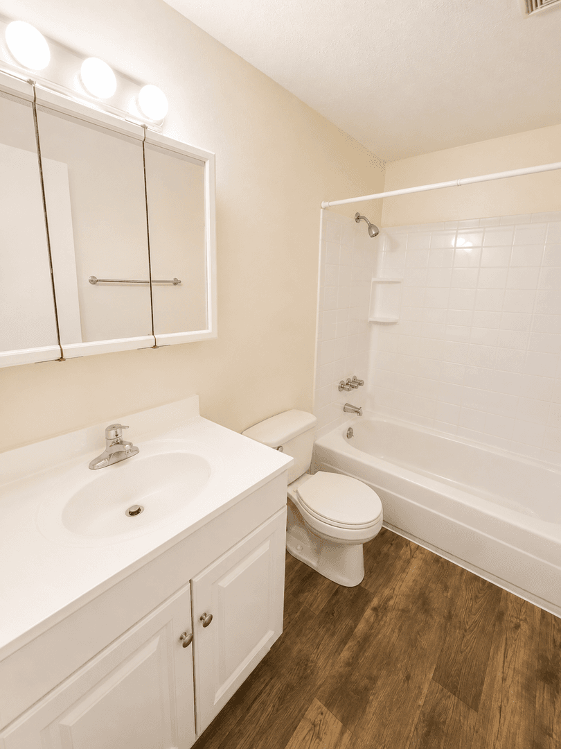 Cheney Apartment: 1122 Oakland St  #A