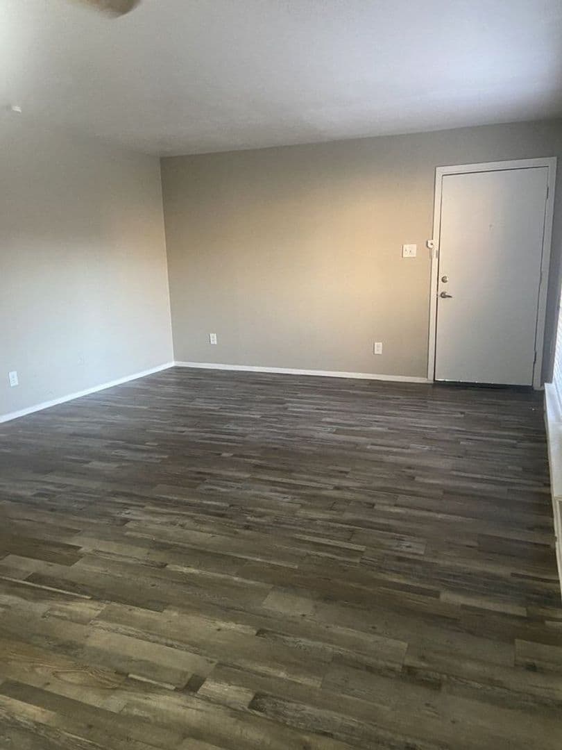 Irving Apartment: 1111 N. O'Connor Rd