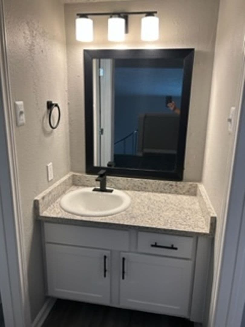 Irving Apartment: 3149 W. Walnut Hill Ln.