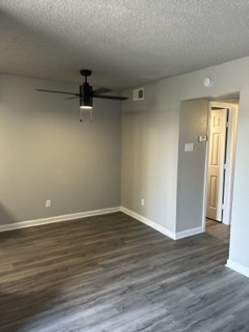 Irving Apartment: 3149 W. Walnut Hill Ln.