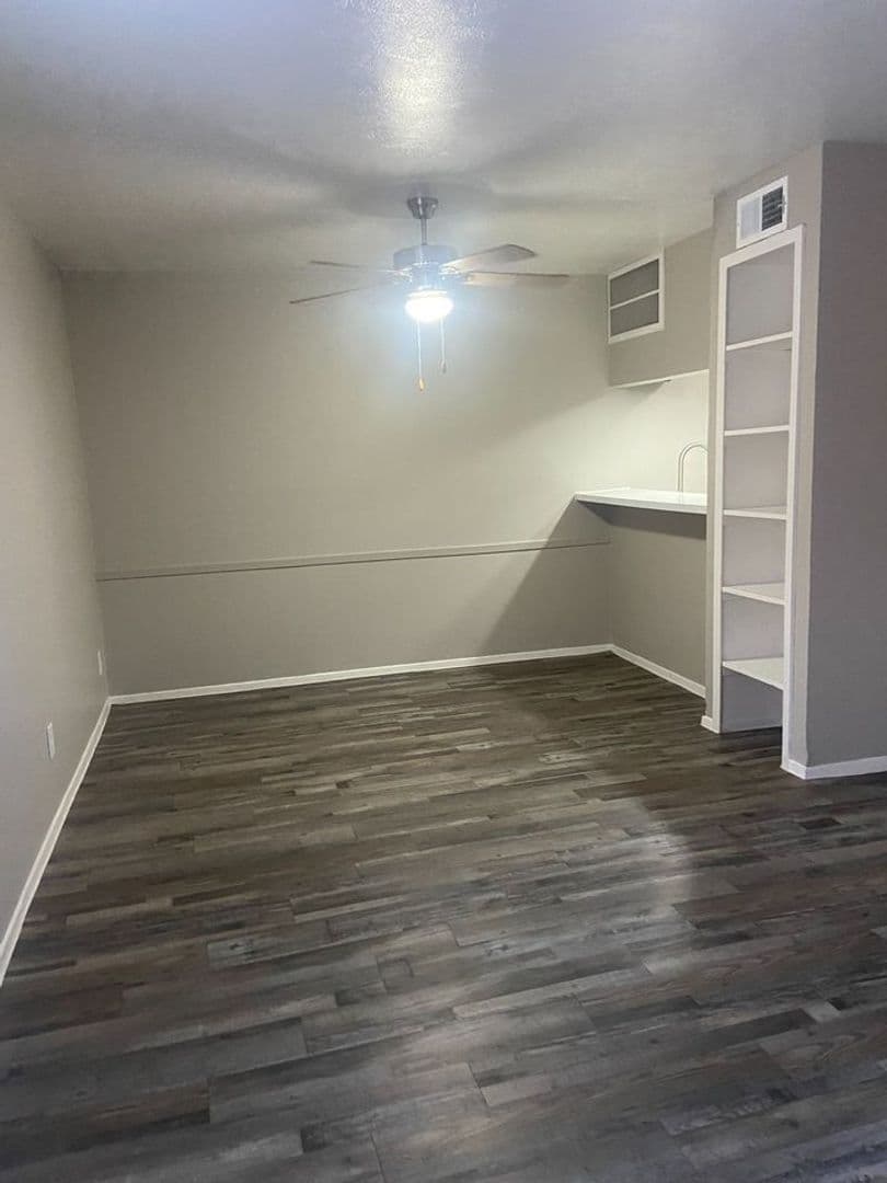 Irving Apartment: 1111 N. O'Connor Rd