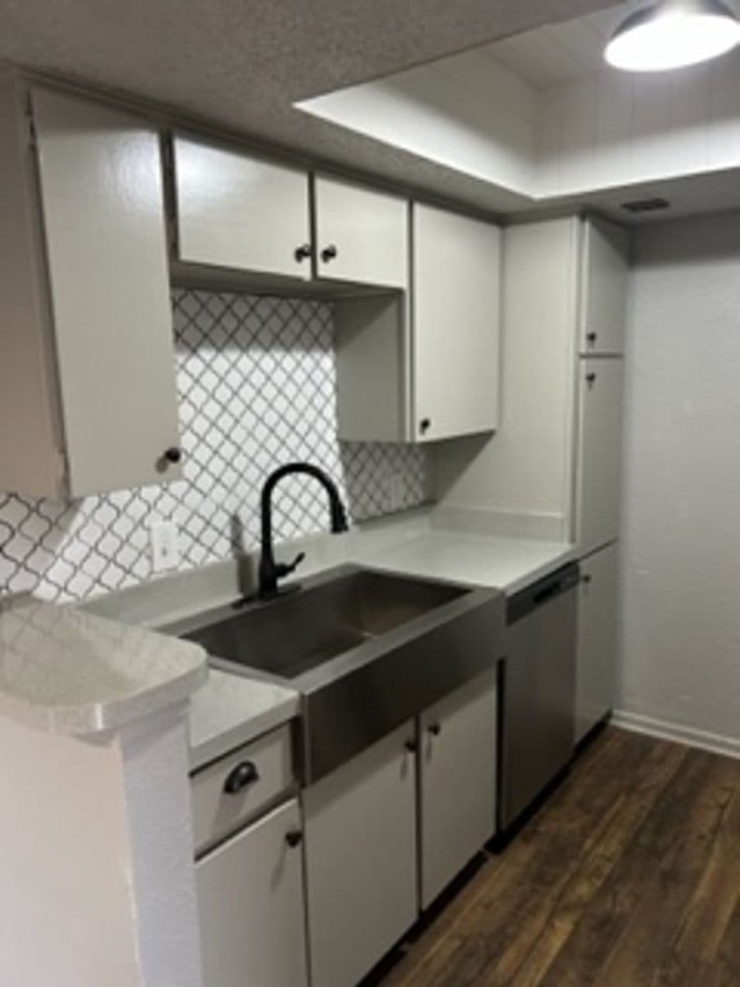 Irving Apartment: 3005 W. Walnut Hill Ln.