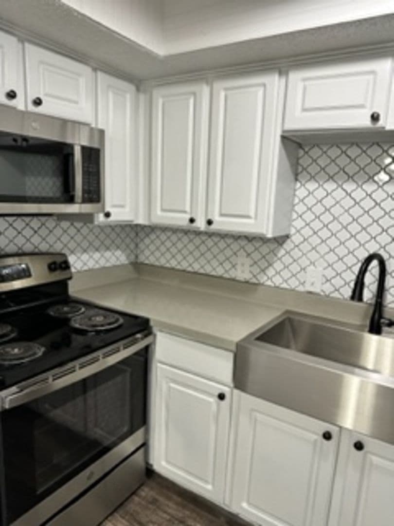 Irving Apartment: 3005 W. Walnut Hill Ln.