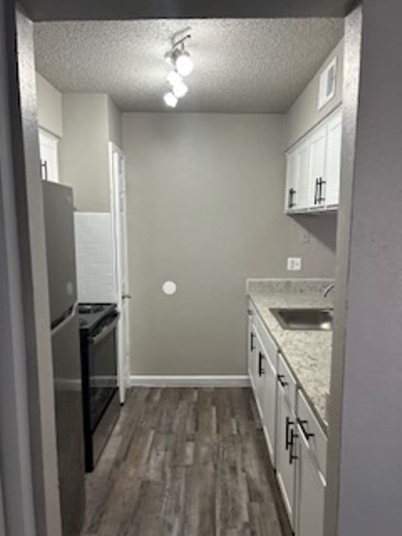 Irving Apartment: 1901 W 5th Street