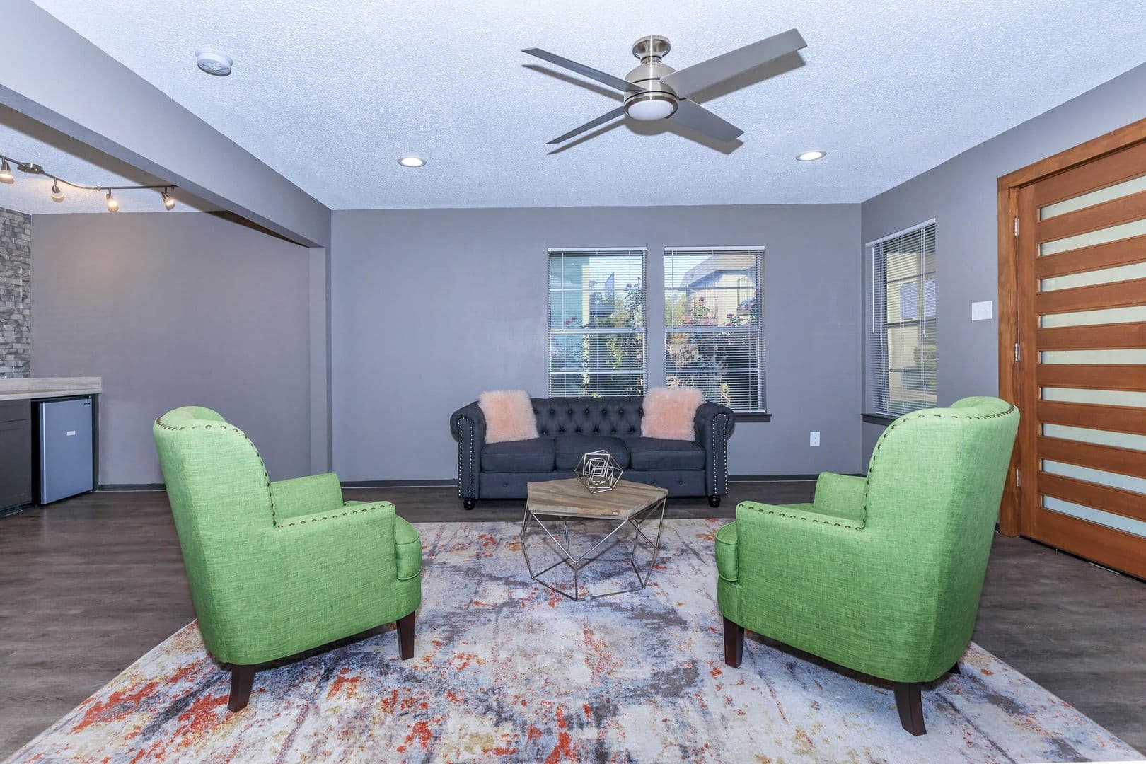 Irving Apartment: 1901 W 5th Street