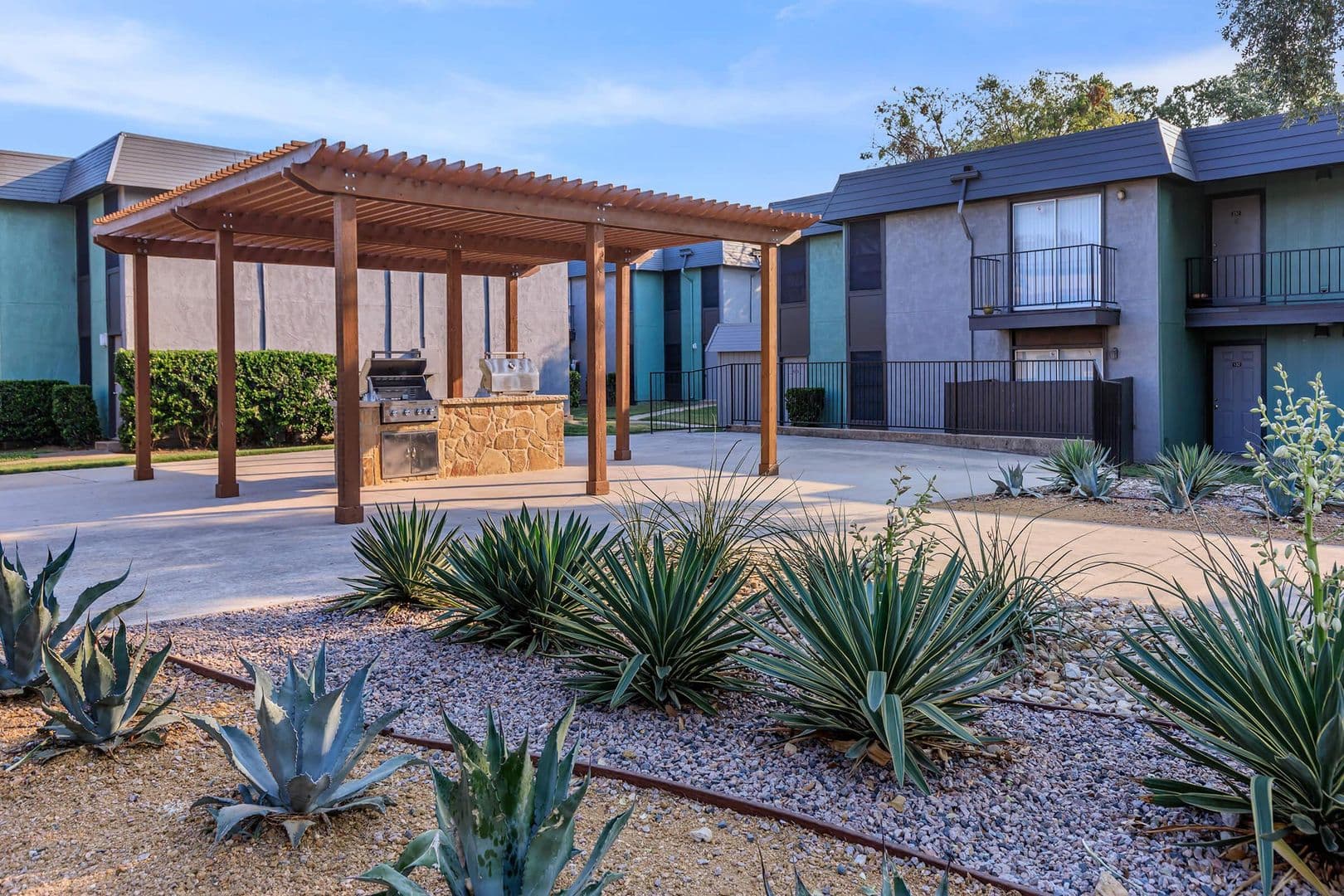Irving Apartment: 1901 W 5th Street