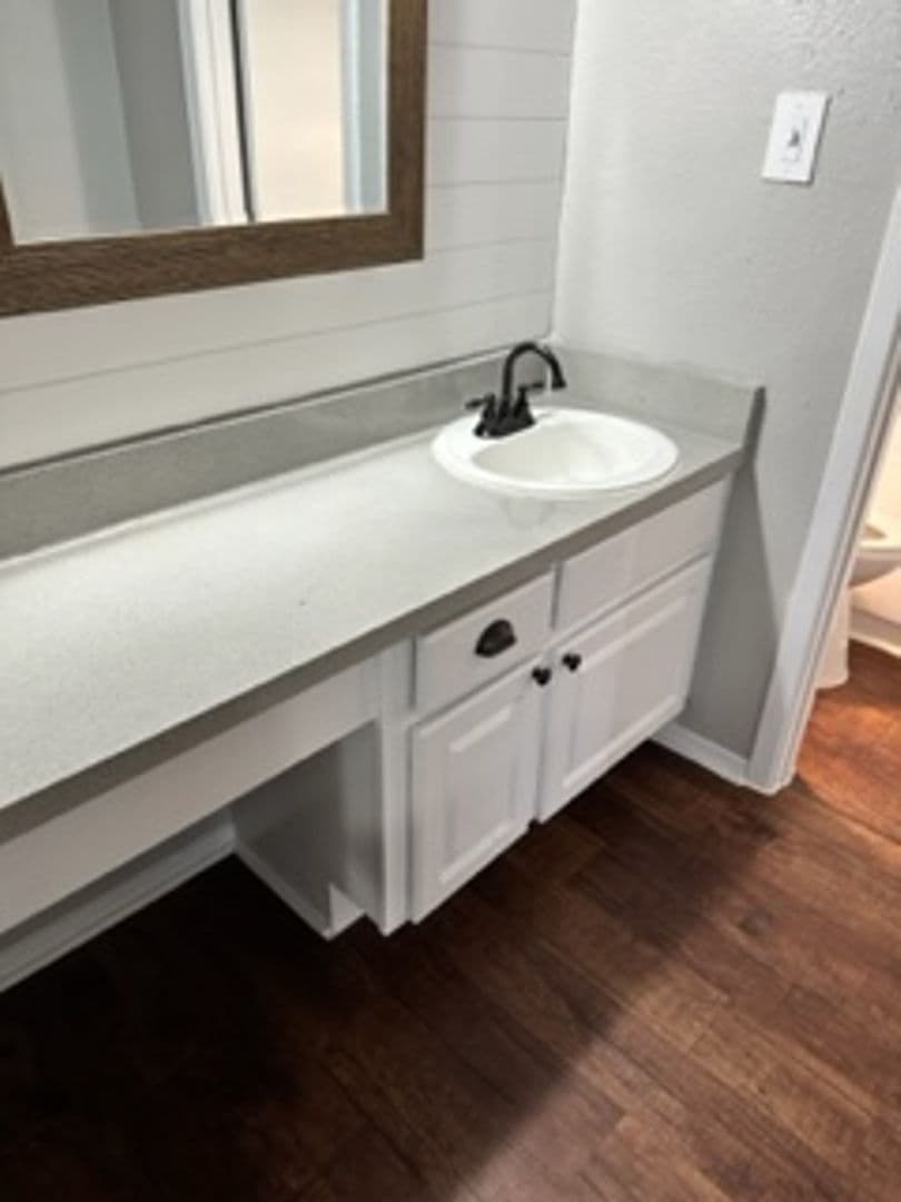 Irving Apartment: 3005 W. Walnut Hill Ln.