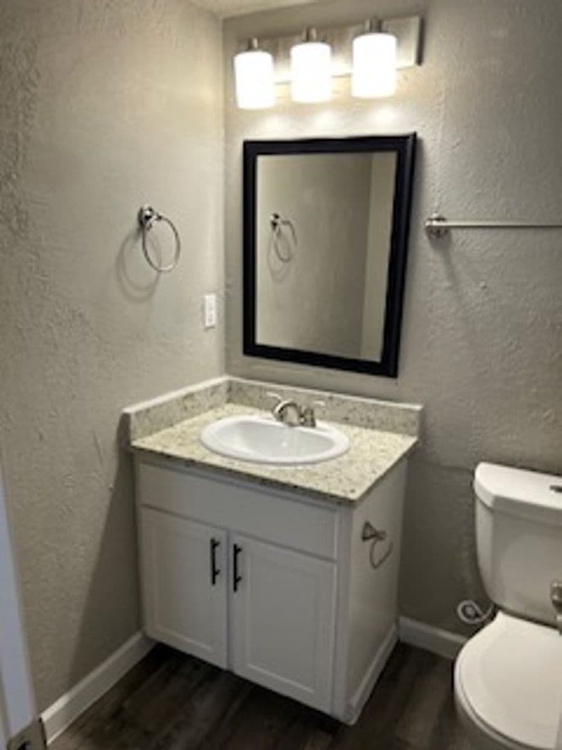 Irving Apartment: 1901 W 5th Street