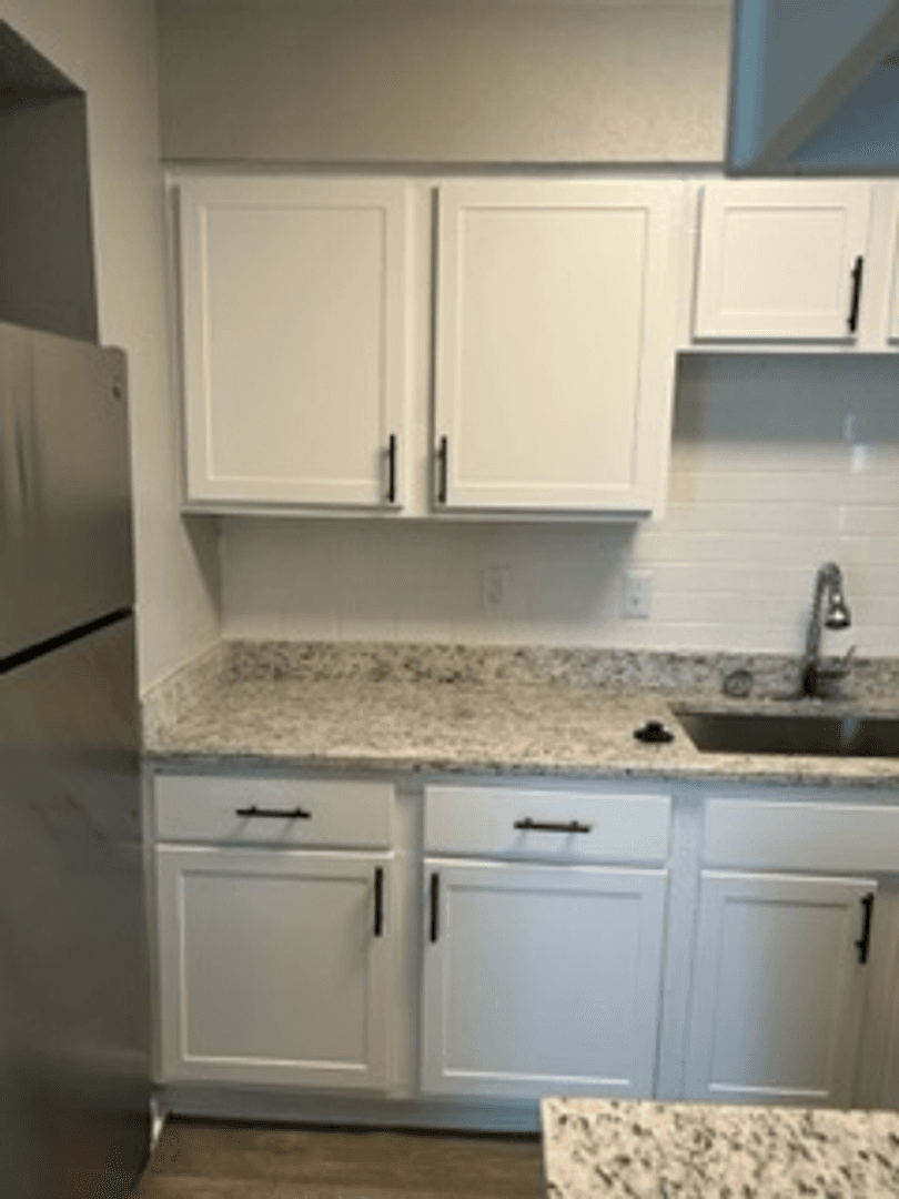 Irving Apartment: 3149 W. Walnut Hill Ln.