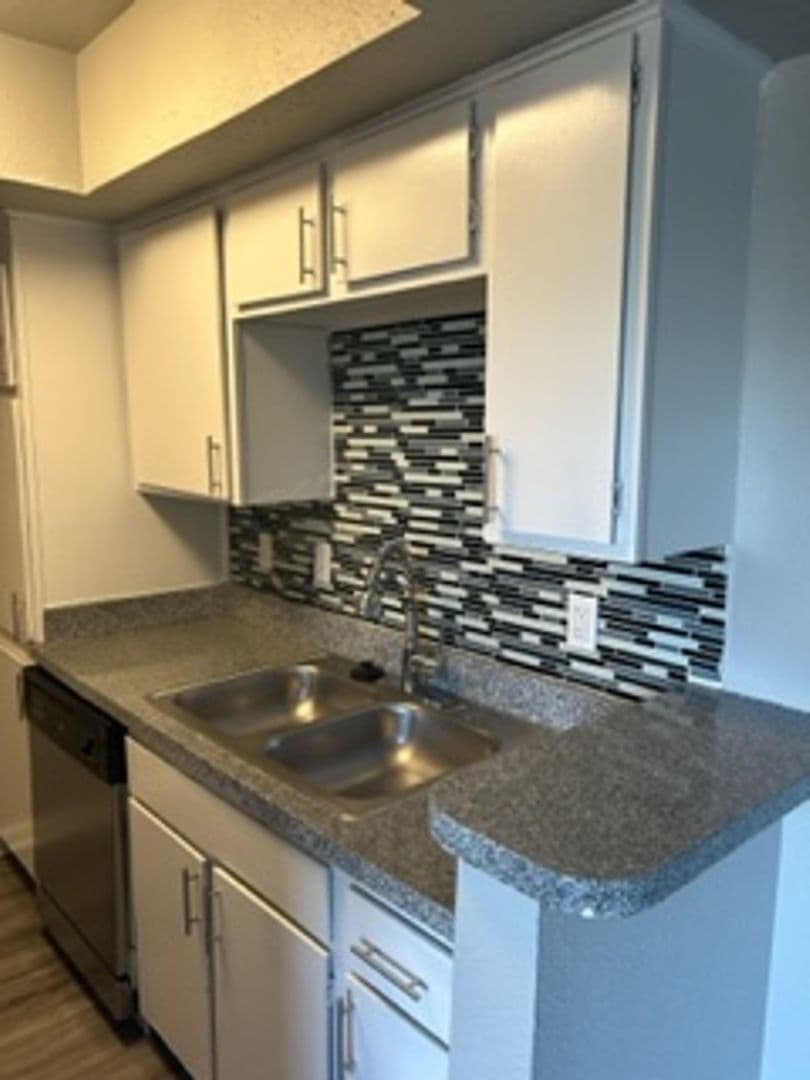 Irving Apartment: 3149 W. Walnut Hill Ln.