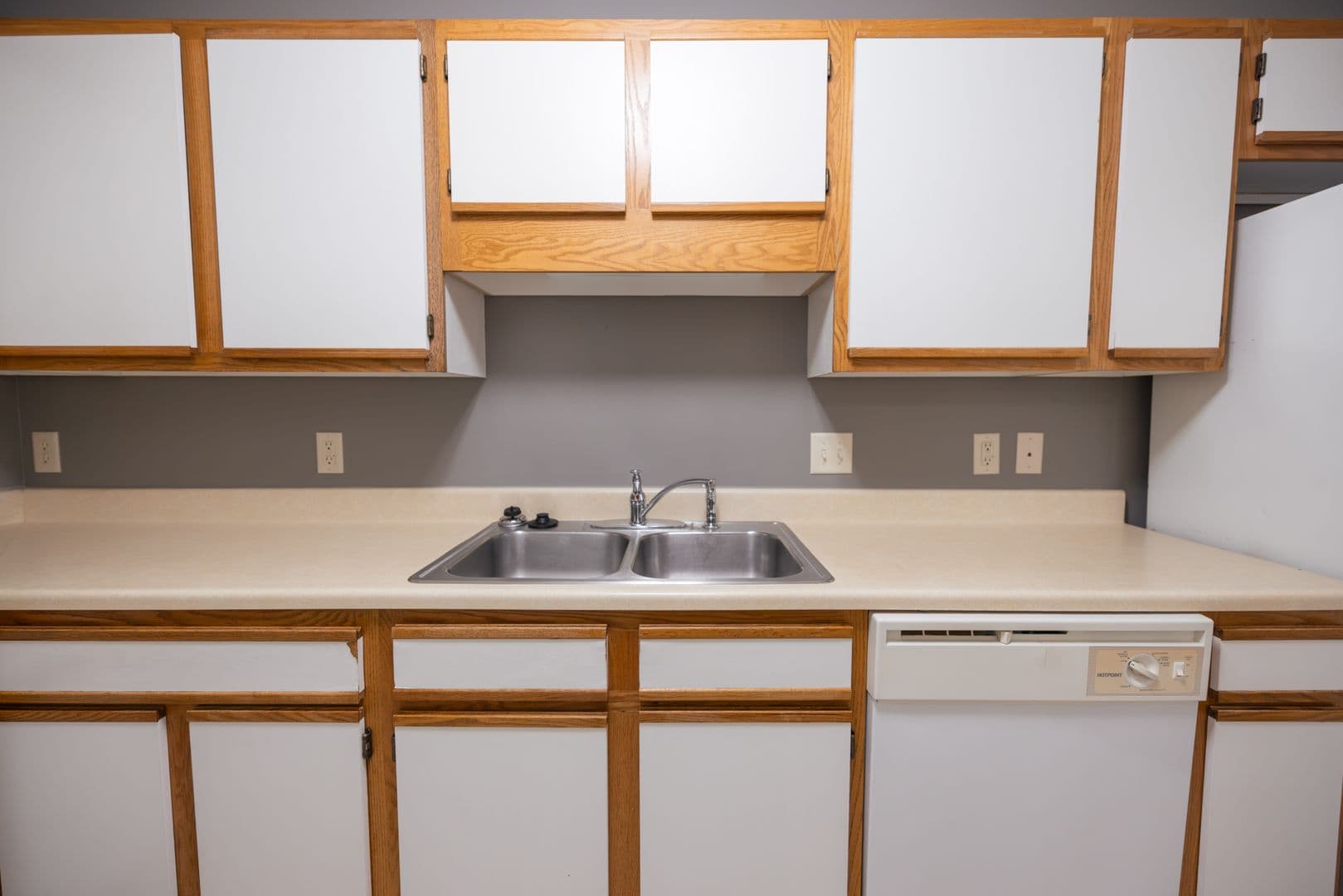 Mandan Apartment: 4200 McKenzie Dr SE - 212
