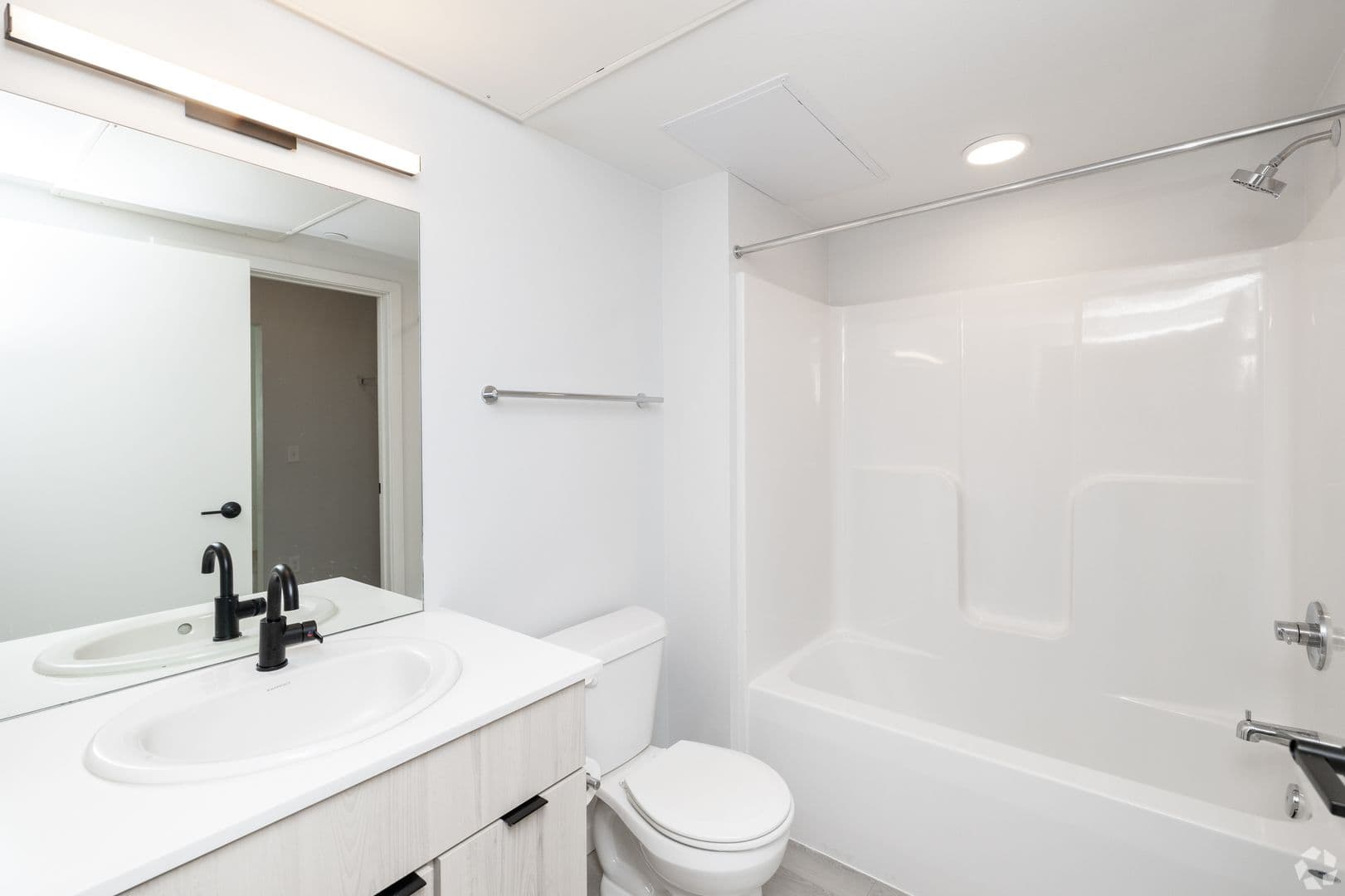 Bismarck Apartment: 630 E. Main Ave.