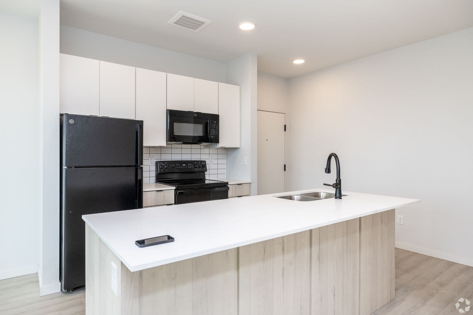 Bismarck Apartment: 630 E. Main Ave.