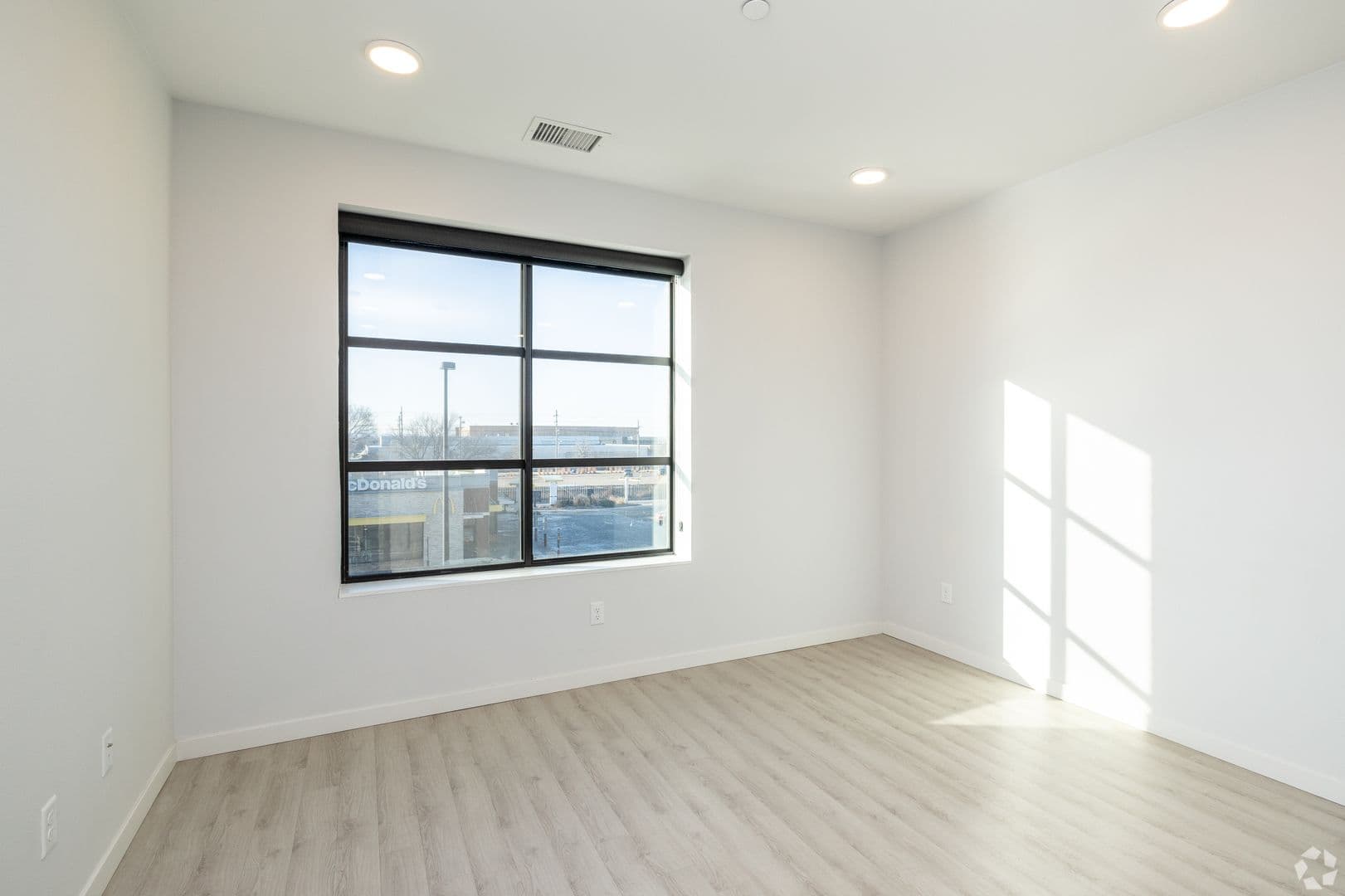 Bismarck Apartment: 630 E. Main Ave.