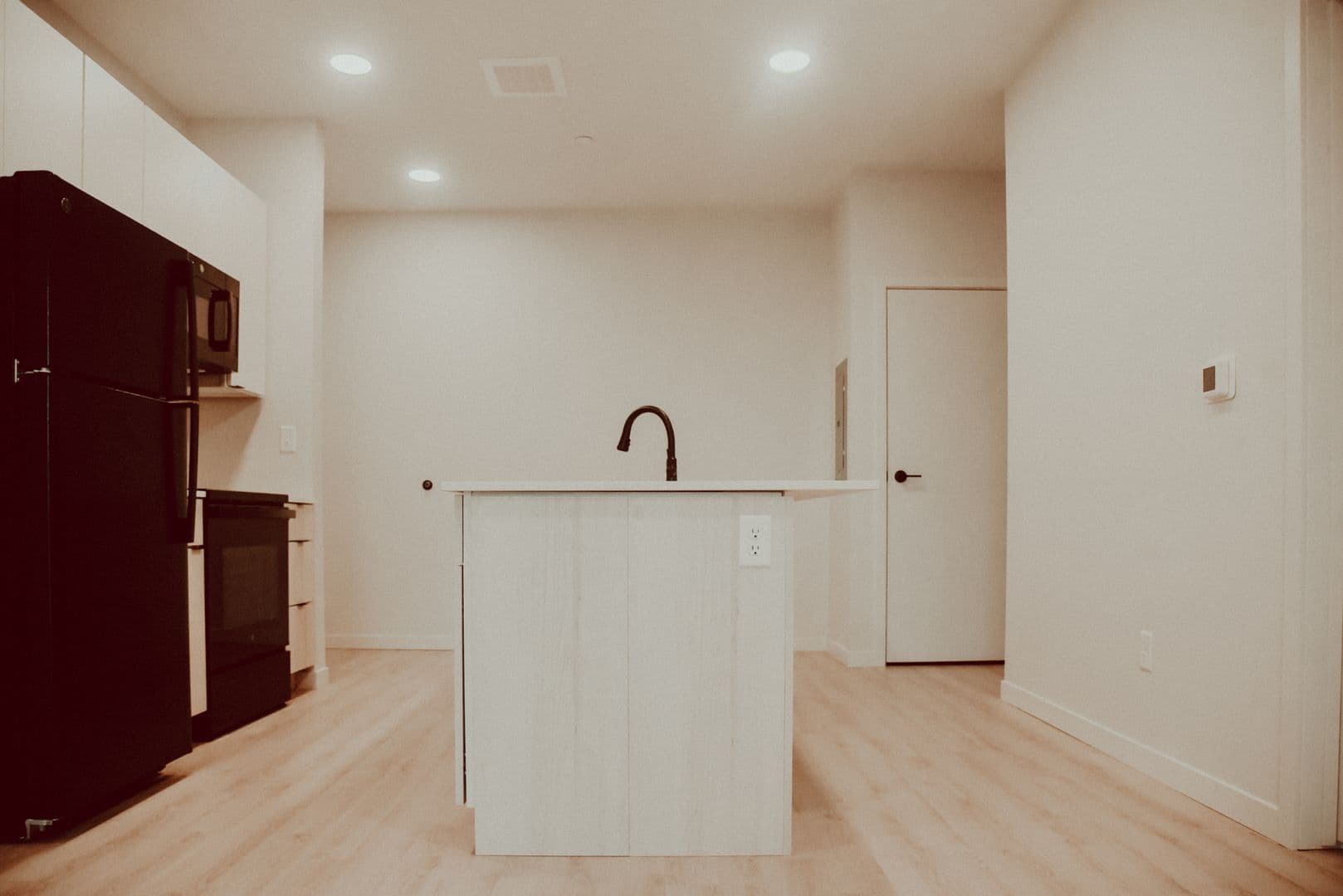 Bismarck Apartment: 630 E. Main Ave.
