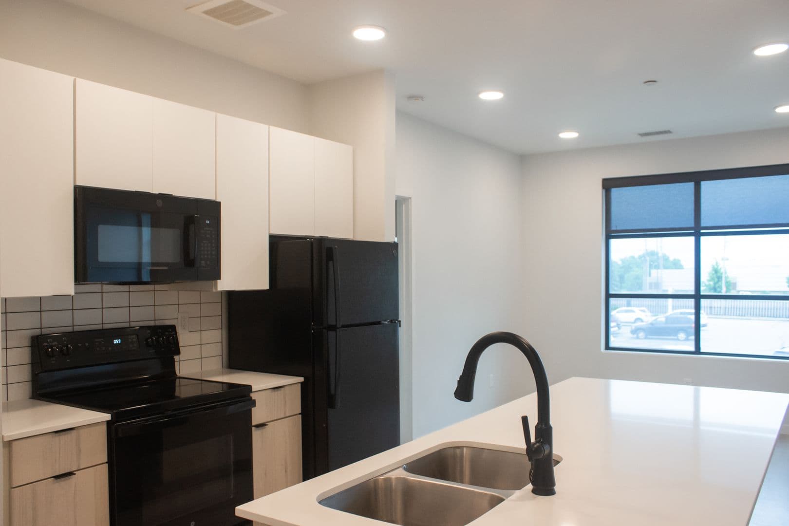 Bismarck Apartment: 630 E. Main Ave.