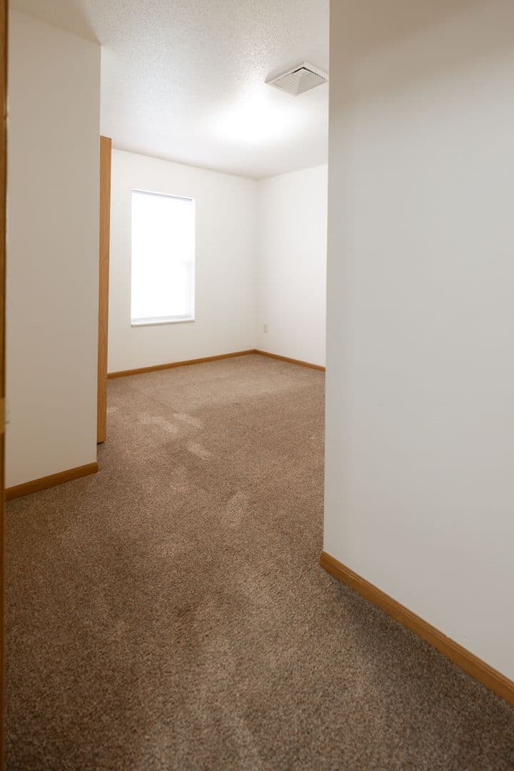 Mandan Apartment: 4200 McKenzie Dr SE - 212