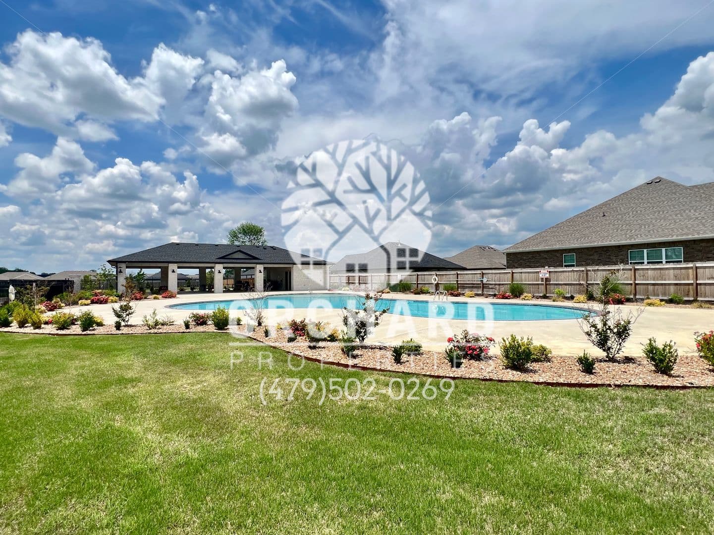 Farmington House: 18 E. Loveland Loop
