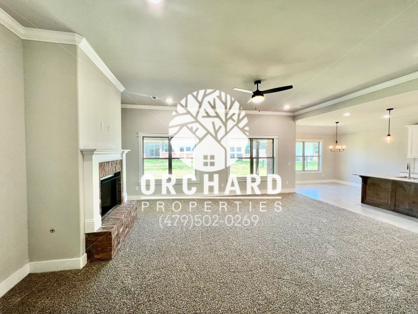 Farmington House: 11 E Loveland Loop