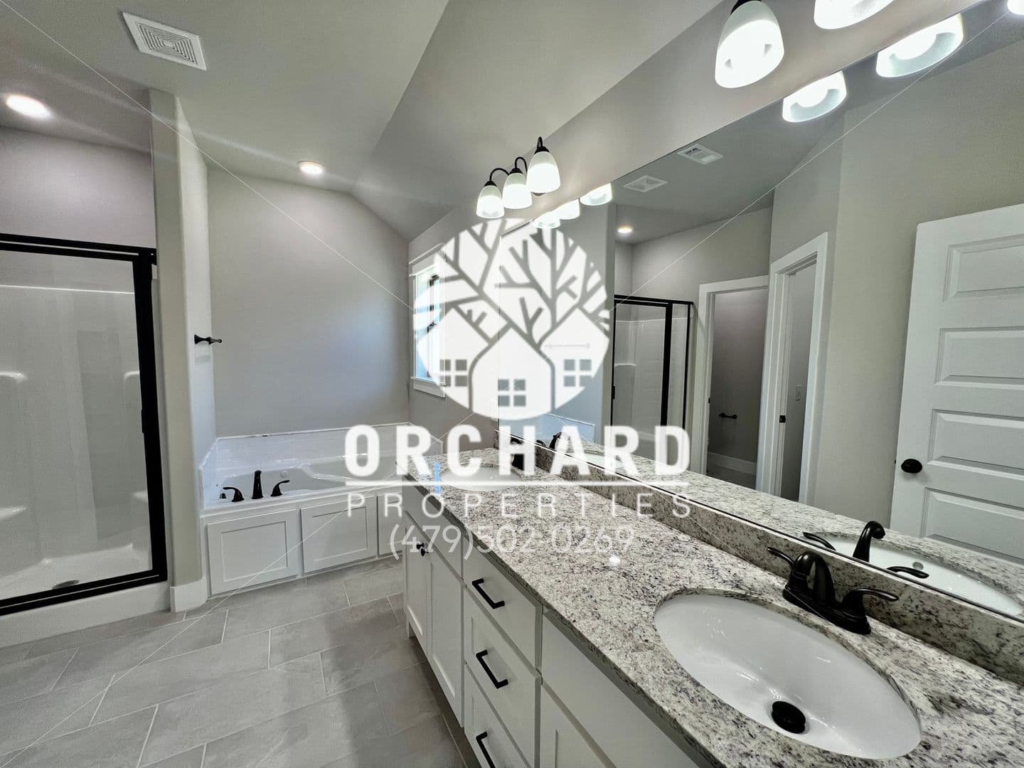 Farmington House: 11 E Loveland Loop