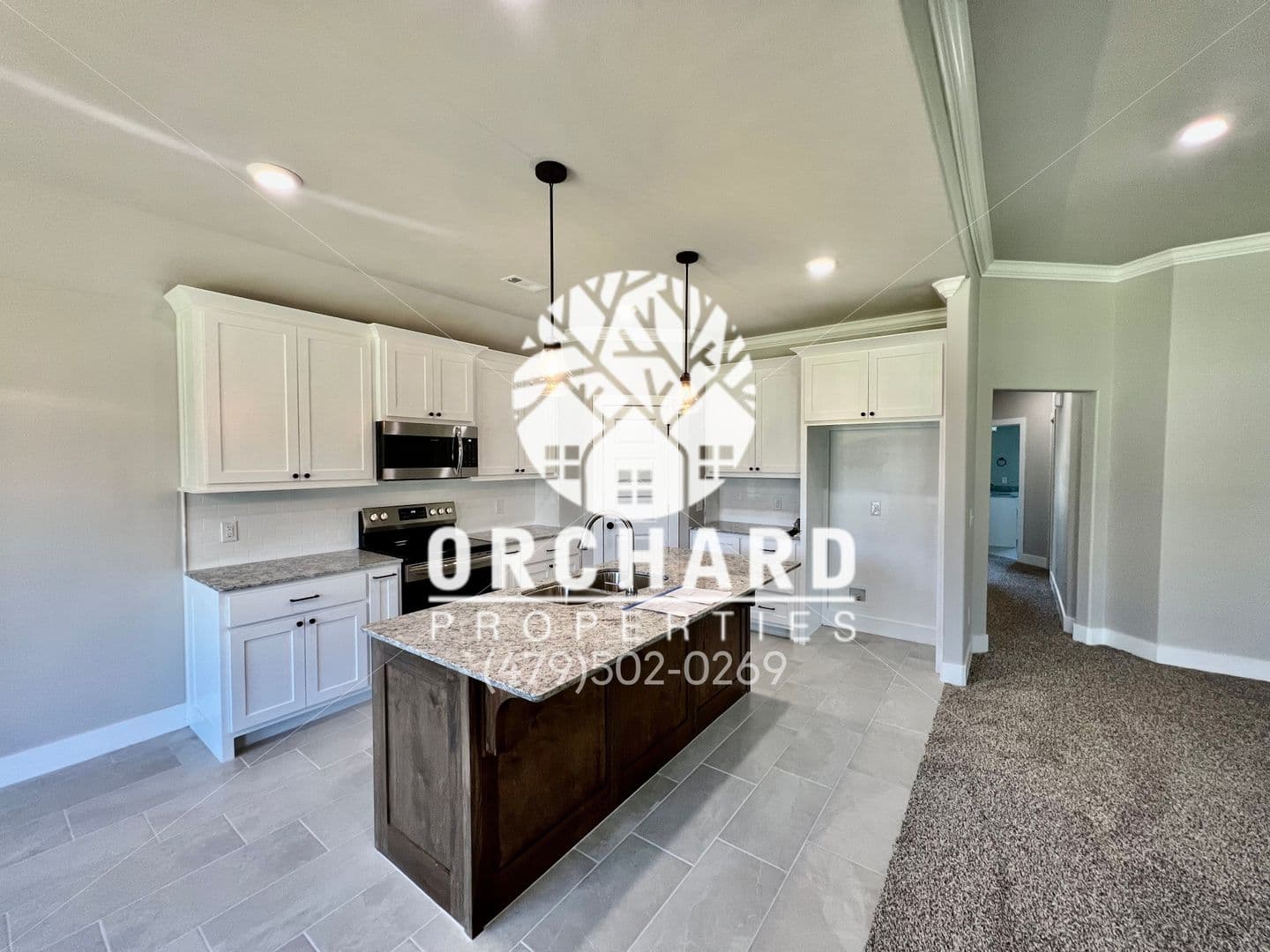 Farmington House: 11 E Loveland Loop