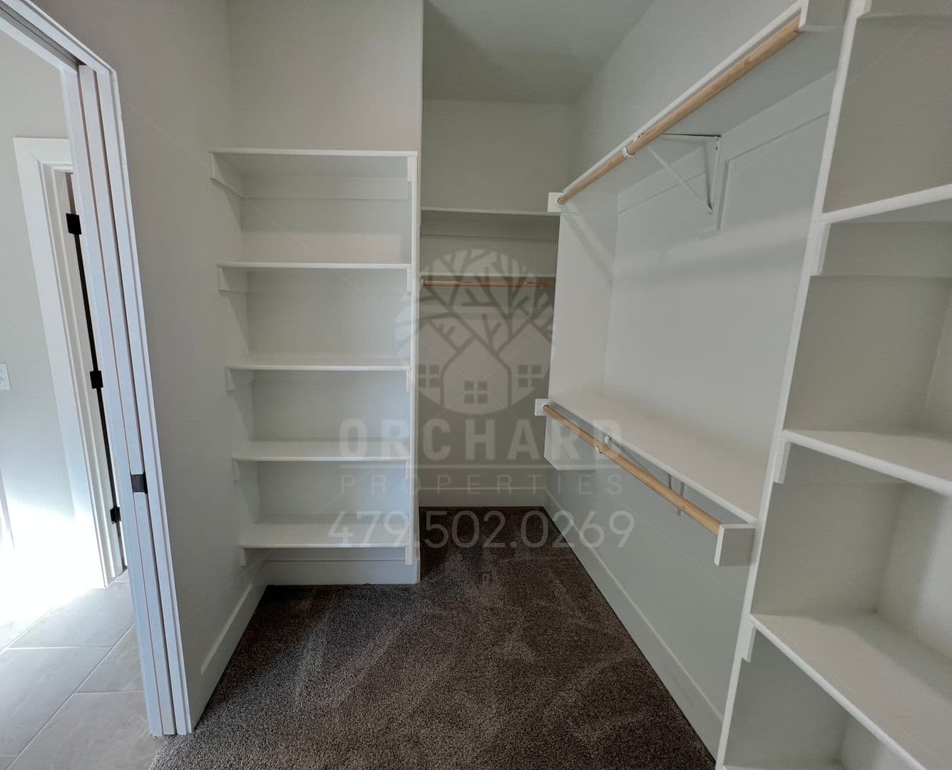Farmington House: 18 E. Loveland Loop