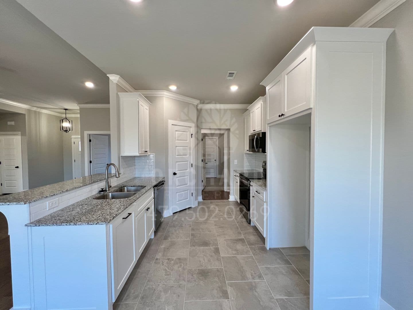 Farmington House: 18 E. Loveland Loop