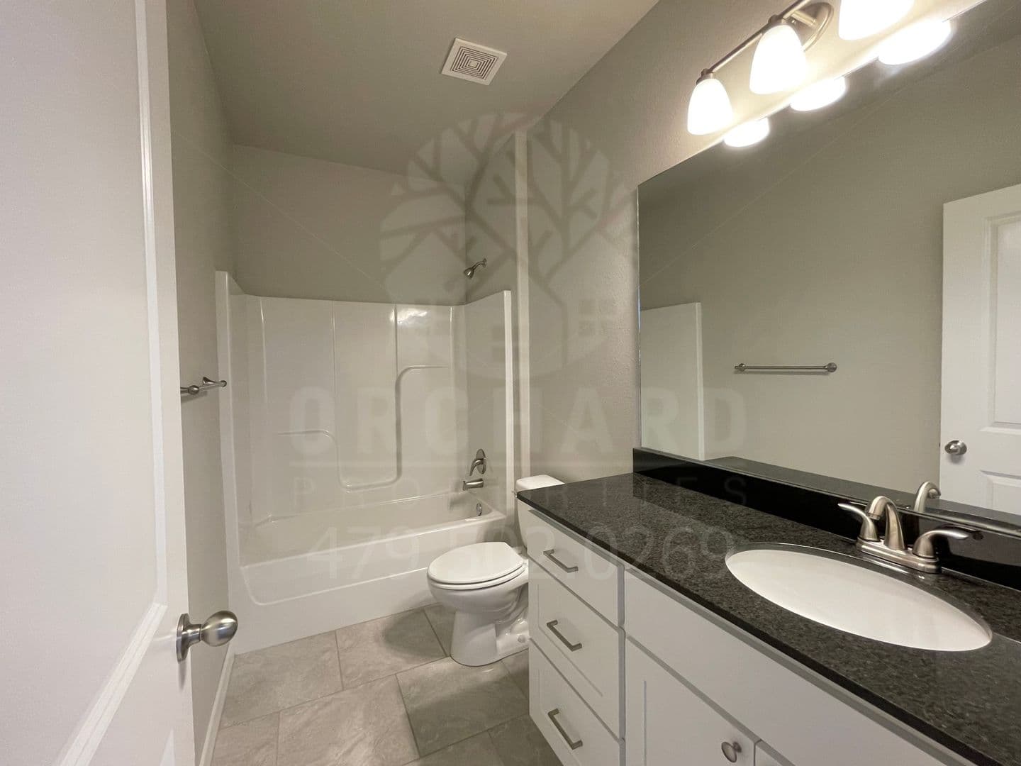 Siloam Springs Apartment: 1900 E. Brookview Circle