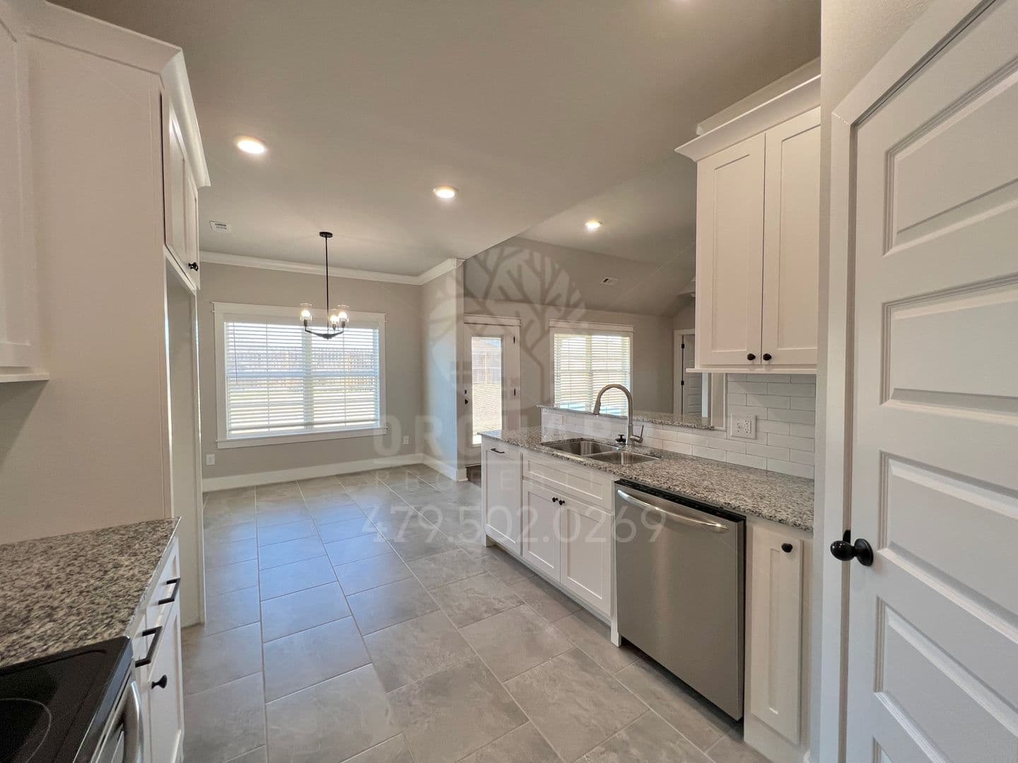 Farmington House: 18 E. Loveland Loop